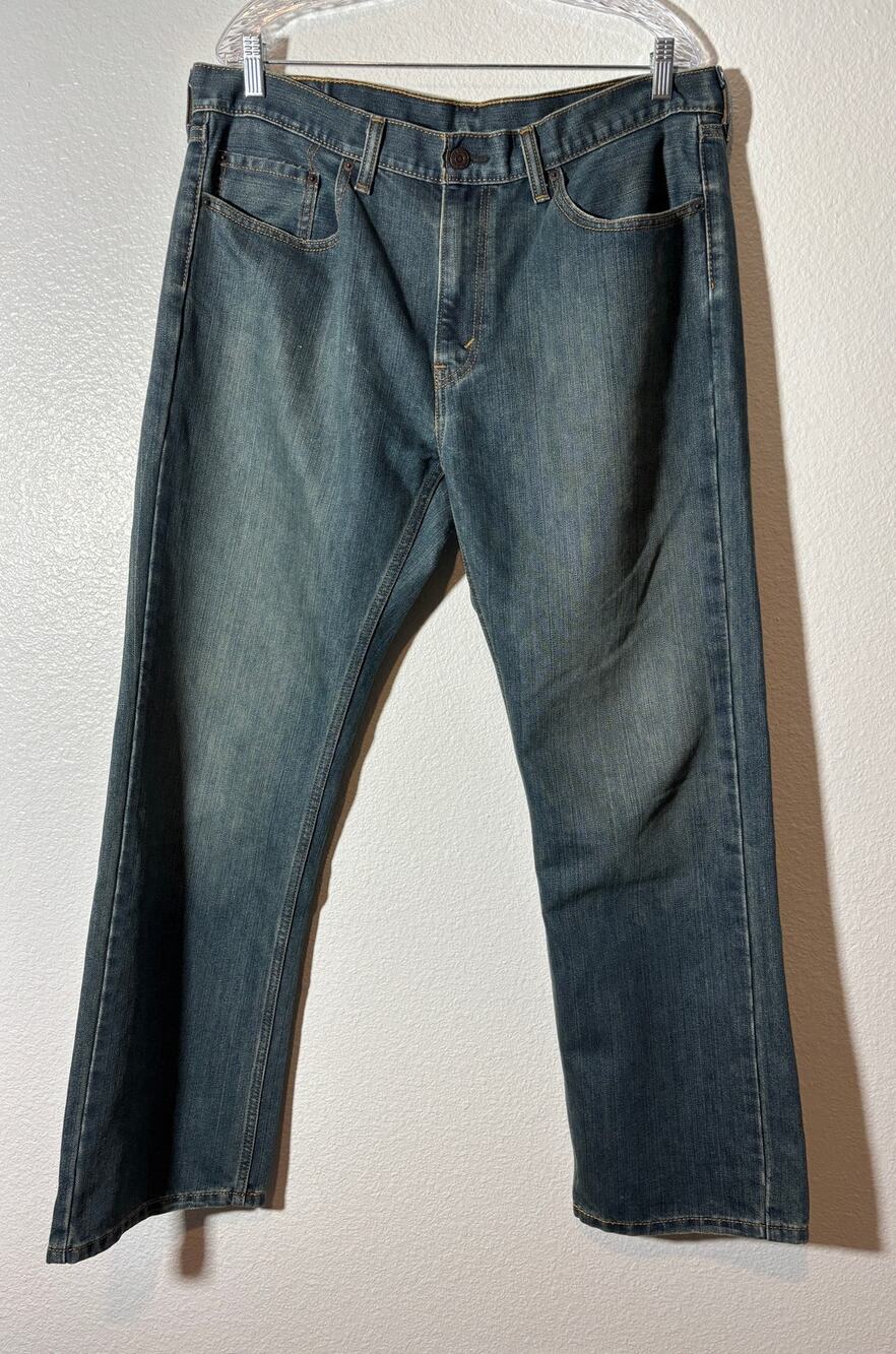 Levi Strauss Mens Size 36x30 Relaxed Fit 559 Straight Leg Medium Wash Blue Jeans